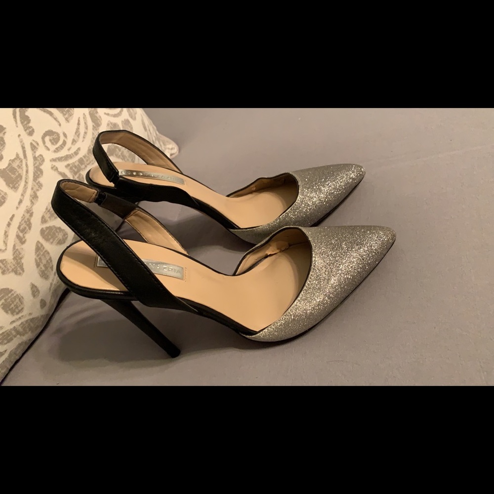 BCBG heels sz 6
